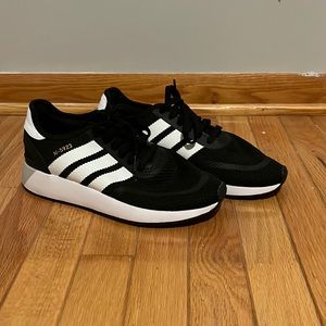 Brand new adidas tennis shoes